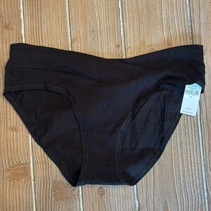 Old Navy Black Maternity Under the Belly Underwear Brief Size Medium NWT